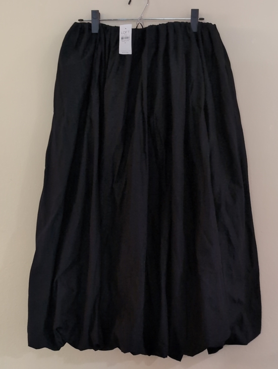 LOFT Dresses & Skirts - LOFT Black Bubble-Hem Elastic Waist Midi Skirt NWT